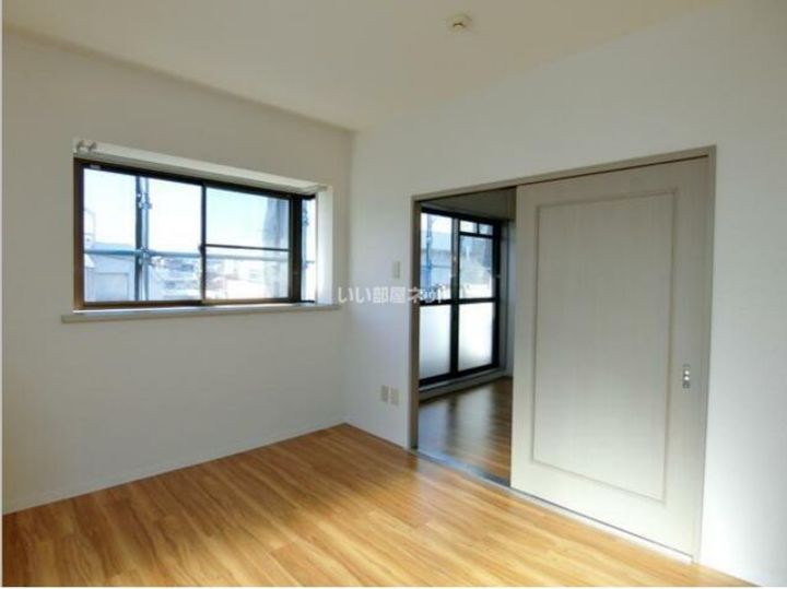 河辺マンションの居間