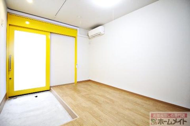 スタジオ・イッツの居間