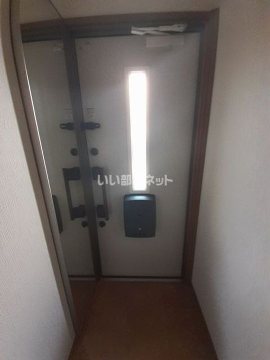 兵庫県小野市本町(アパート)の賃貸物件の玄関