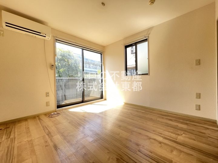 コンフォート国領の居間