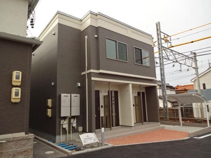 ロイヤルハイツ四方田Cの外観