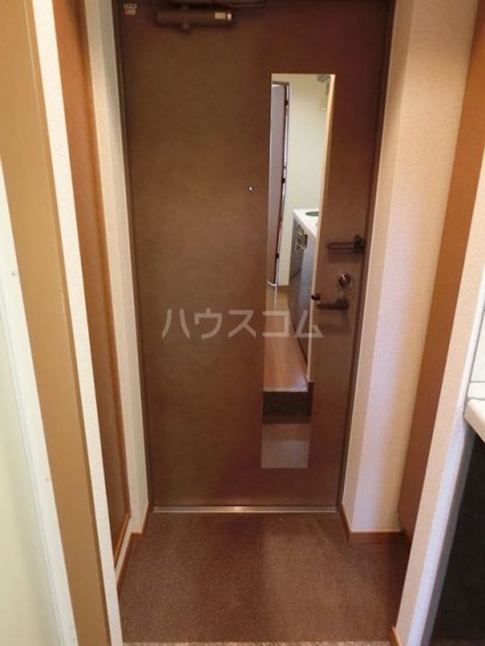 フェニックス芦花公園駅前壱番館の玄関