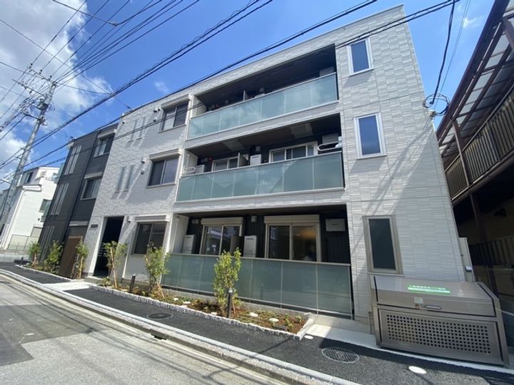 セレスティア西綾瀬の外観