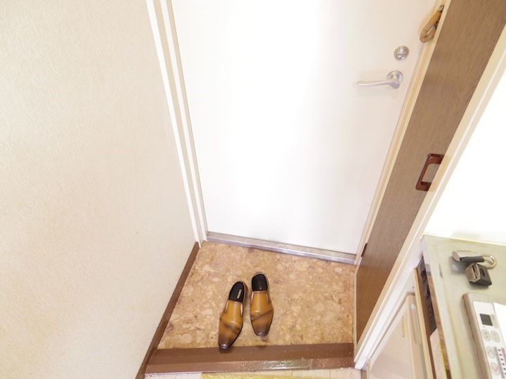 大阪府大阪市生野区中川東2(マンション)の賃貸物件の玄関