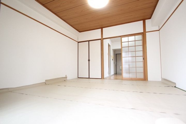 八幡ビルの内装