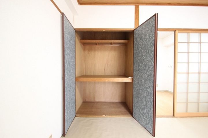 八幡ビルの内装