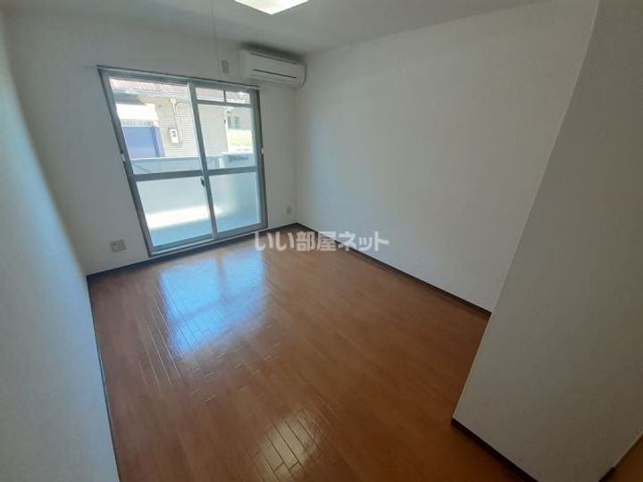 三重県名張市鴻之台3番町(マンション)の賃貸物件の居間