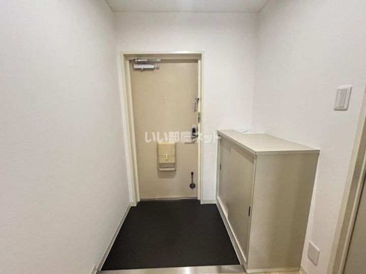 プレスト・コート壱番館の玄関