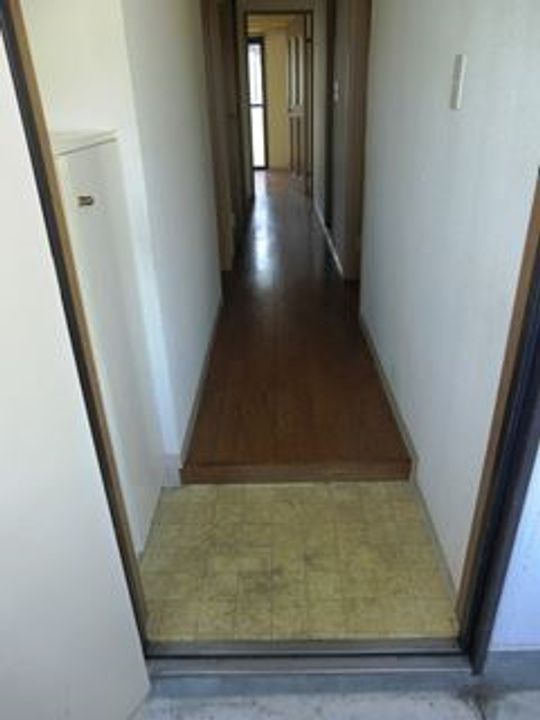 埼玉県東松山市神明町1(マンション)の賃貸物件の玄関