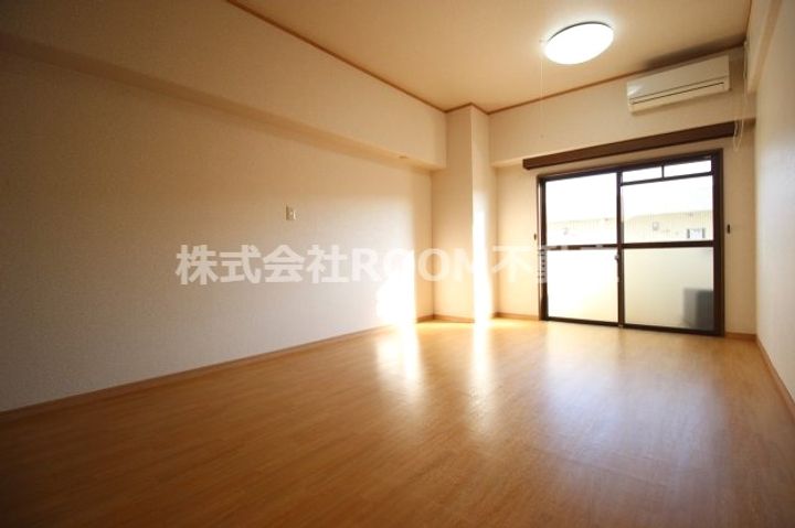 第8年見マンションの居間
