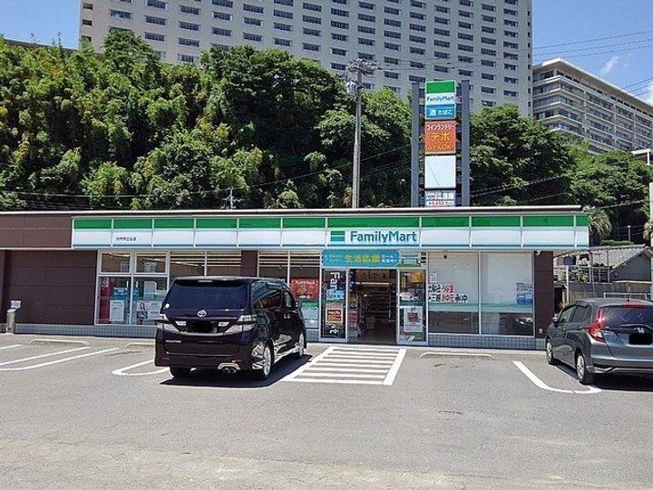 コンフォーシアの周辺