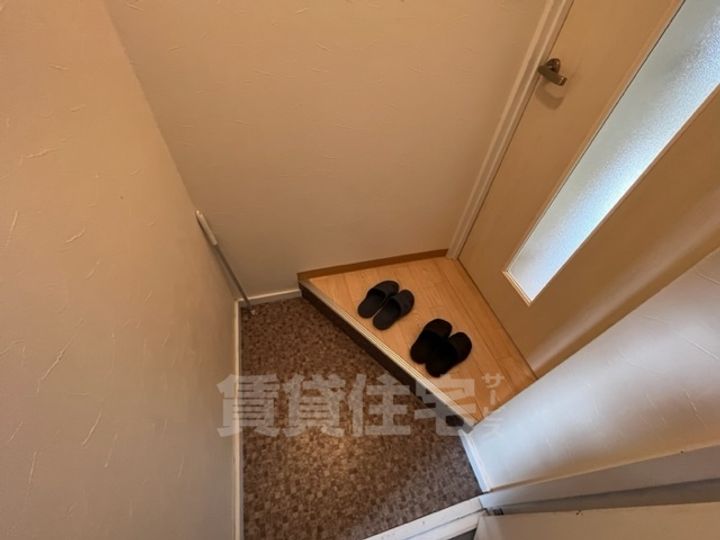 大栄ビルの玄関