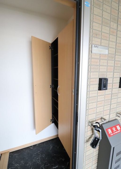 フルーレ A棟の玄関