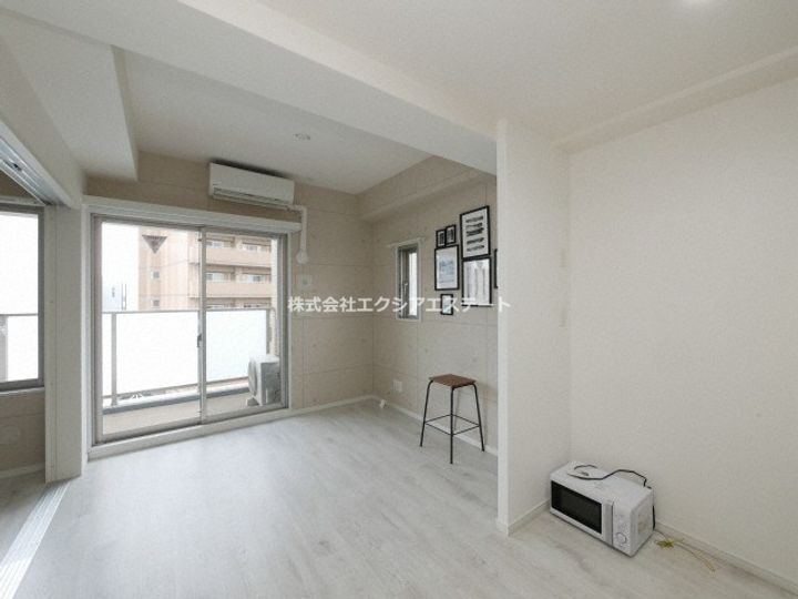 リアライズ花園町駅前の居間