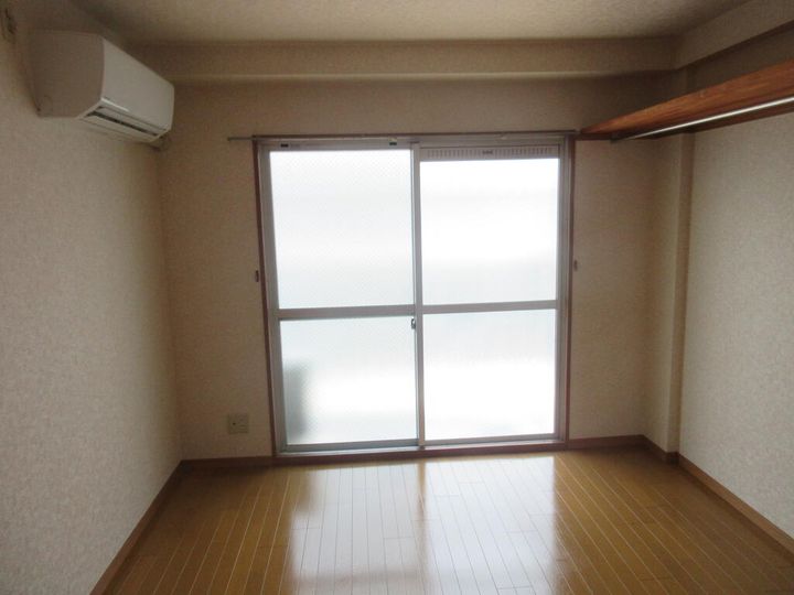 親和ハイツの居間