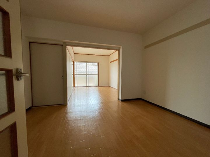 レジオン香流の居間