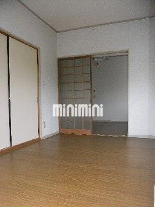 アビタシオン中田の居間