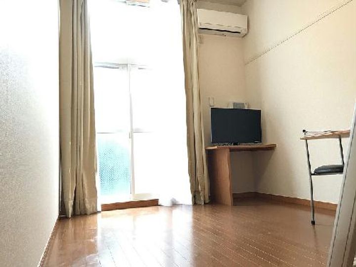 レオパレスCharmCourtの居間
