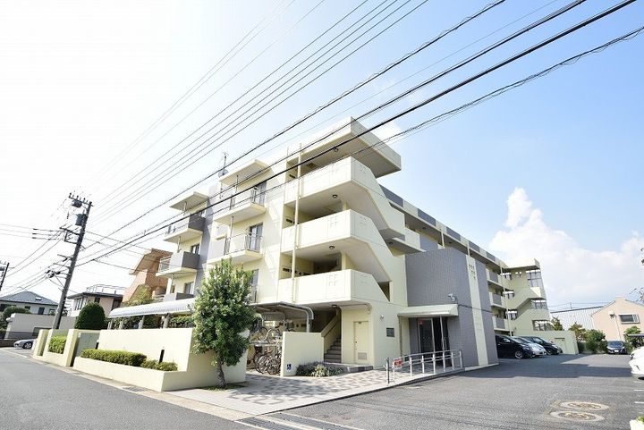 グランドゥール厚木の外観