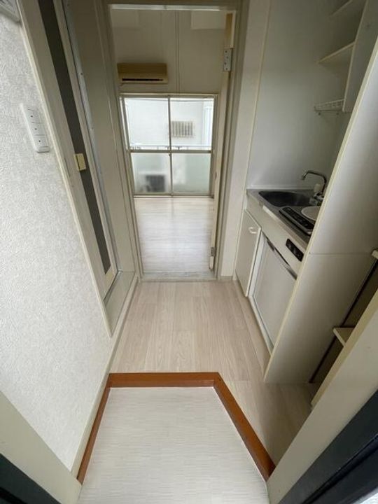 レオパレスお花茶屋の玄関