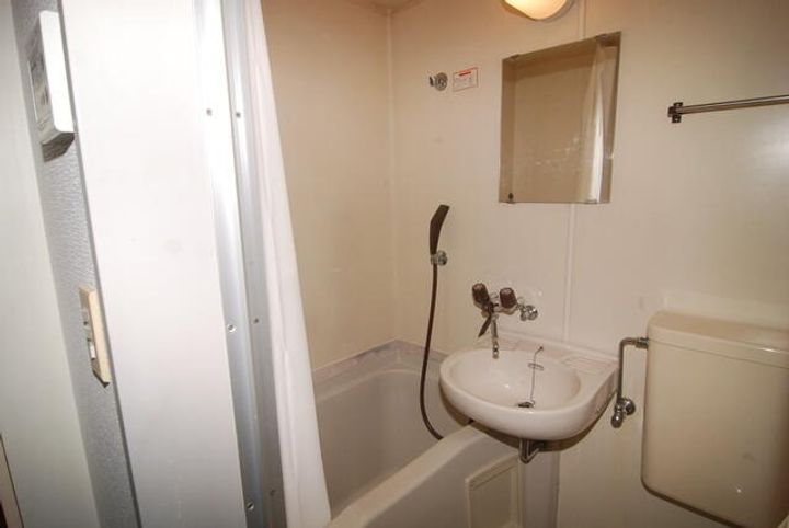 レオパレスお花茶屋の風呂