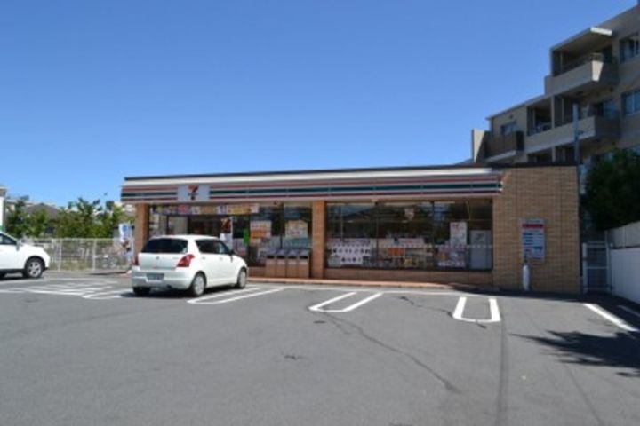 ロイヤルガーデンの周辺