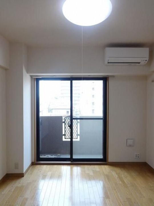 エスコート代田橋の居間