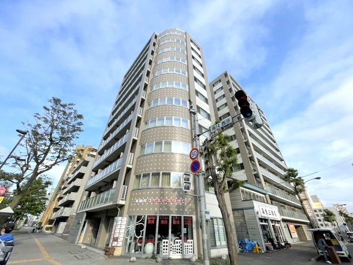 ビッグパレス南4条の外観