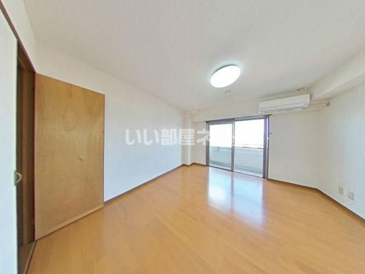 ロイヤルプラザ郡山の居間