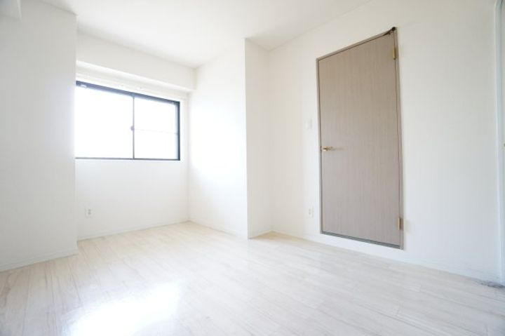 ミドルロード壱番館の居間