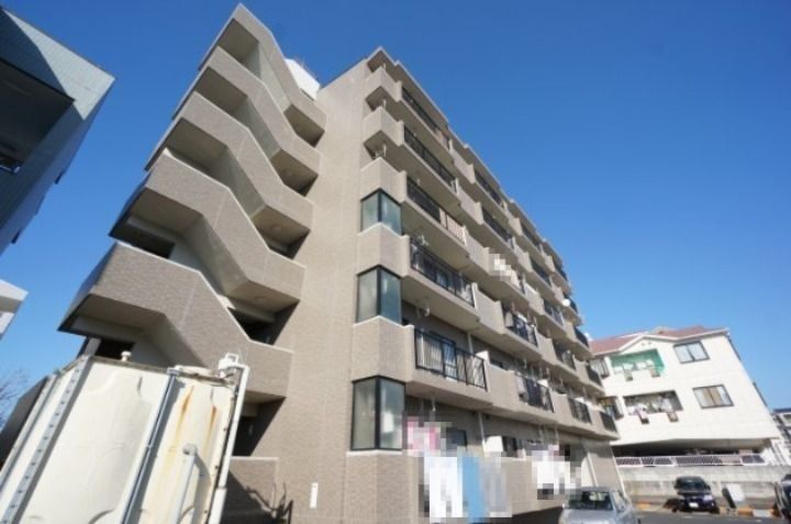 ミドルロード壱番館の外観