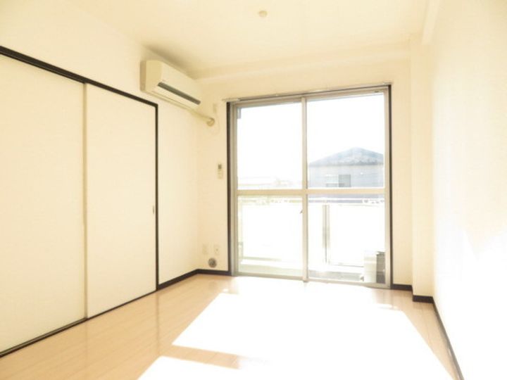 プロシードせんげん台2の居間