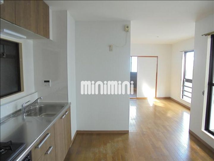 岡田ビルの居間