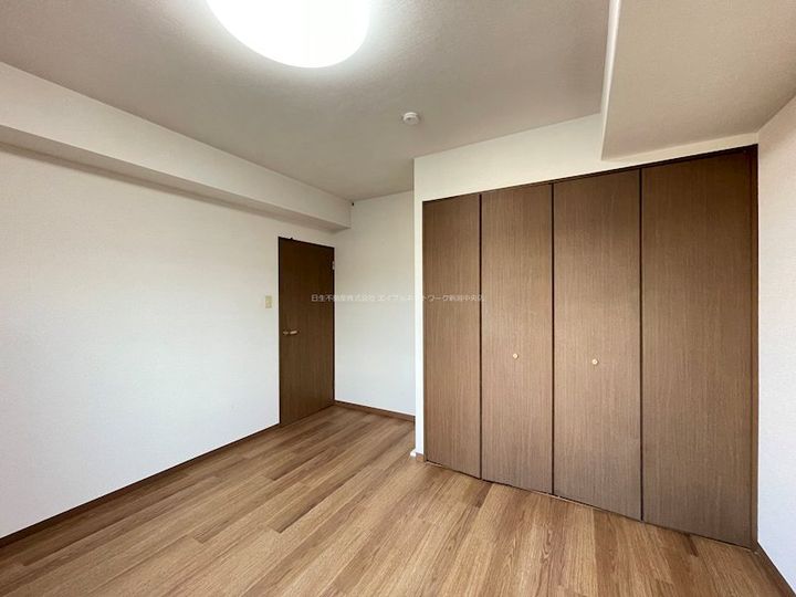 異人池コートの内装