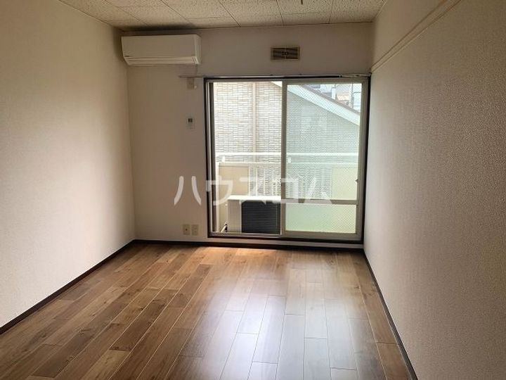 メゾンプレステージの居間