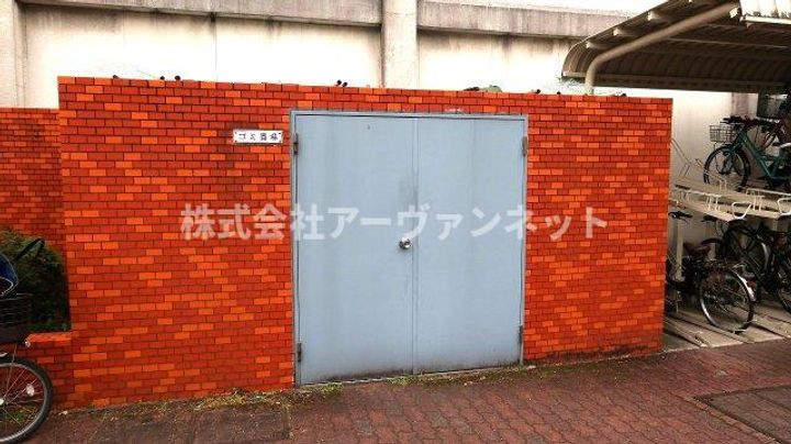 ロイヤルメゾン雪谷の地図