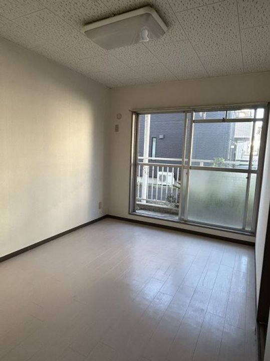 ヤマキンマンションの居間