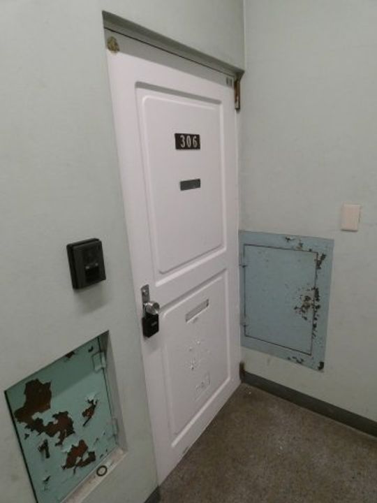 慶応マンションの玄関