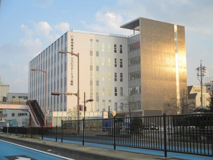 Deux mille deuxの周辺