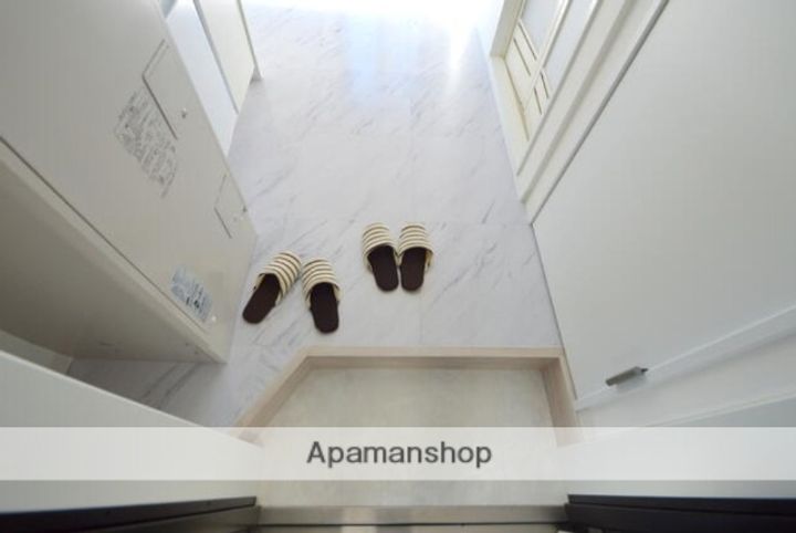 フレシール笹塚B棟の玄関