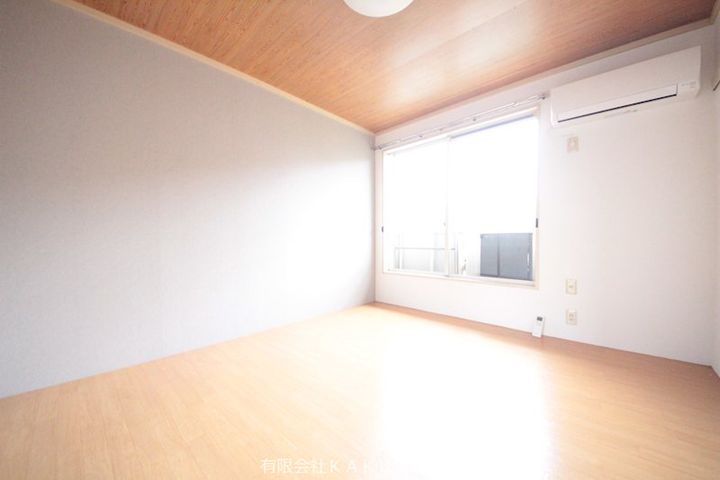 アネックス三ケ島の居間