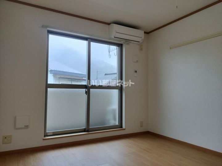 京都府舞鶴市字円満寺(マンション)の賃貸物件の居間