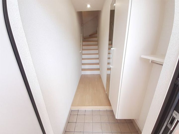 シャインBの玄関