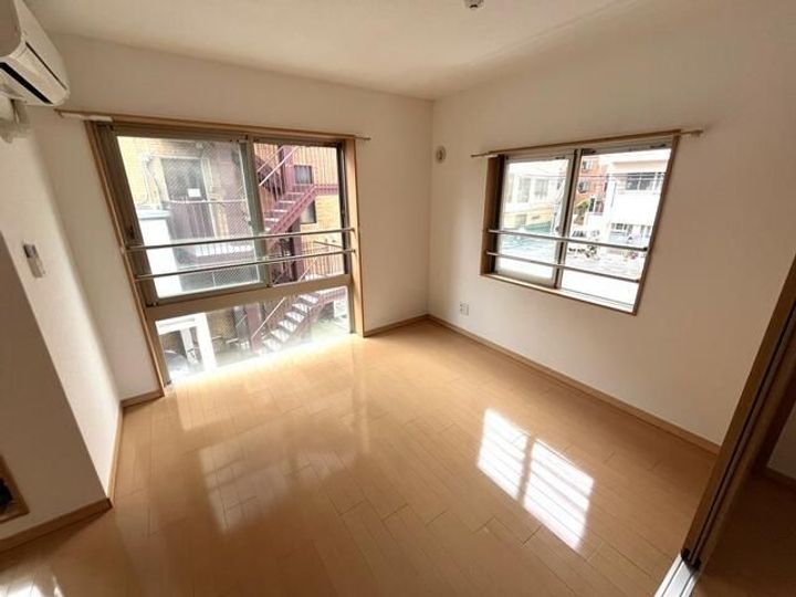 ミヤコウエストの内装