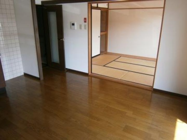 静鉄音羽町マンションの居間