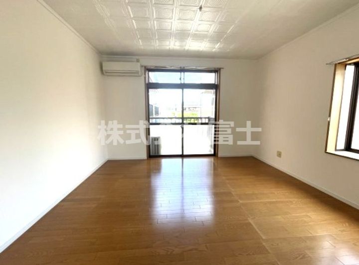 佐賀県唐津市西旗町(アパート)の賃貸物件の居間