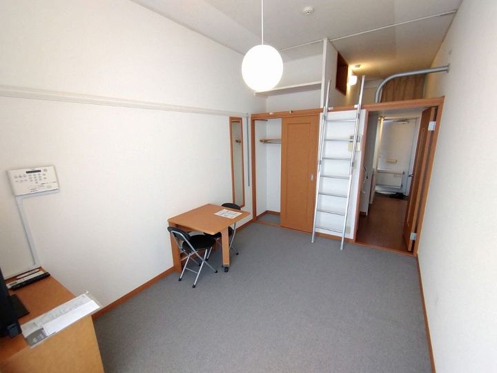 レオパレスデルタの居間