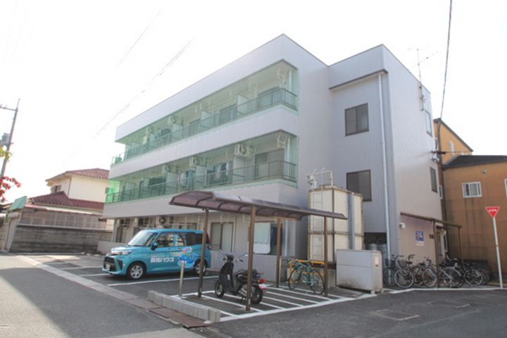 シャインブライト学南の外観