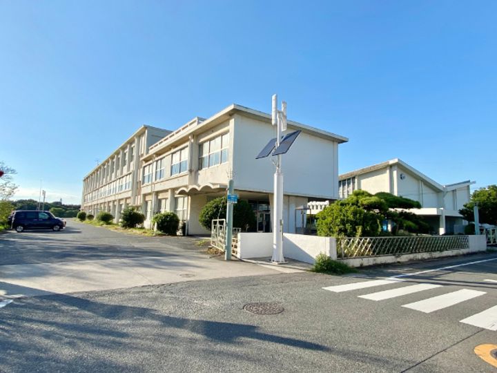 セラヴィの周辺