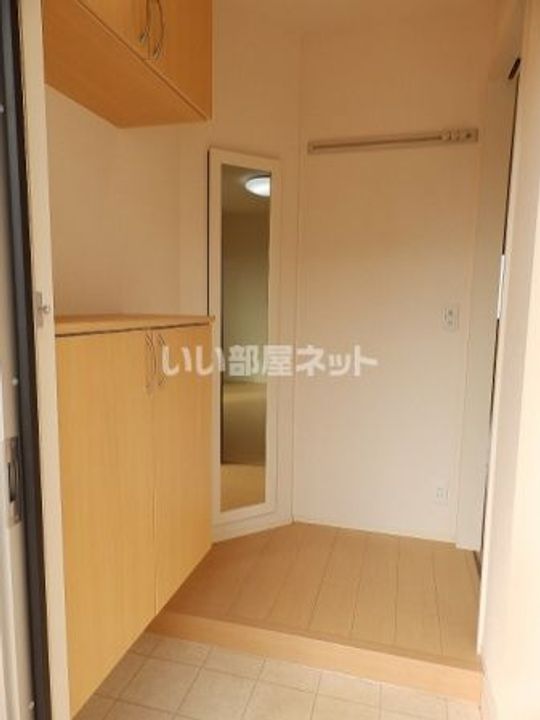 パープルティアラ A棟の玄関